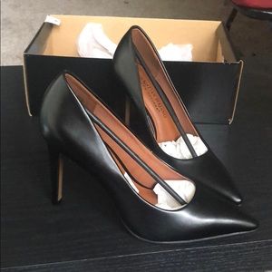 Brand new  NEVER WORN Christian Soriano heels